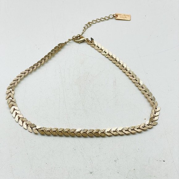 American Eagle Signed Arrow Necklace Gold Tone Teen Tween Classic Career Cosplay - Picture 2 of 7
